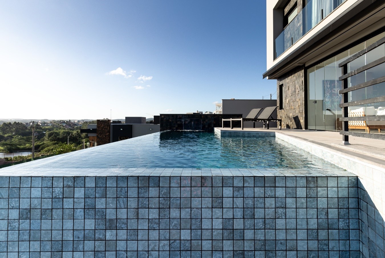 Piscinas Eliane: revestimentos e soluções para uma piscina incrível
