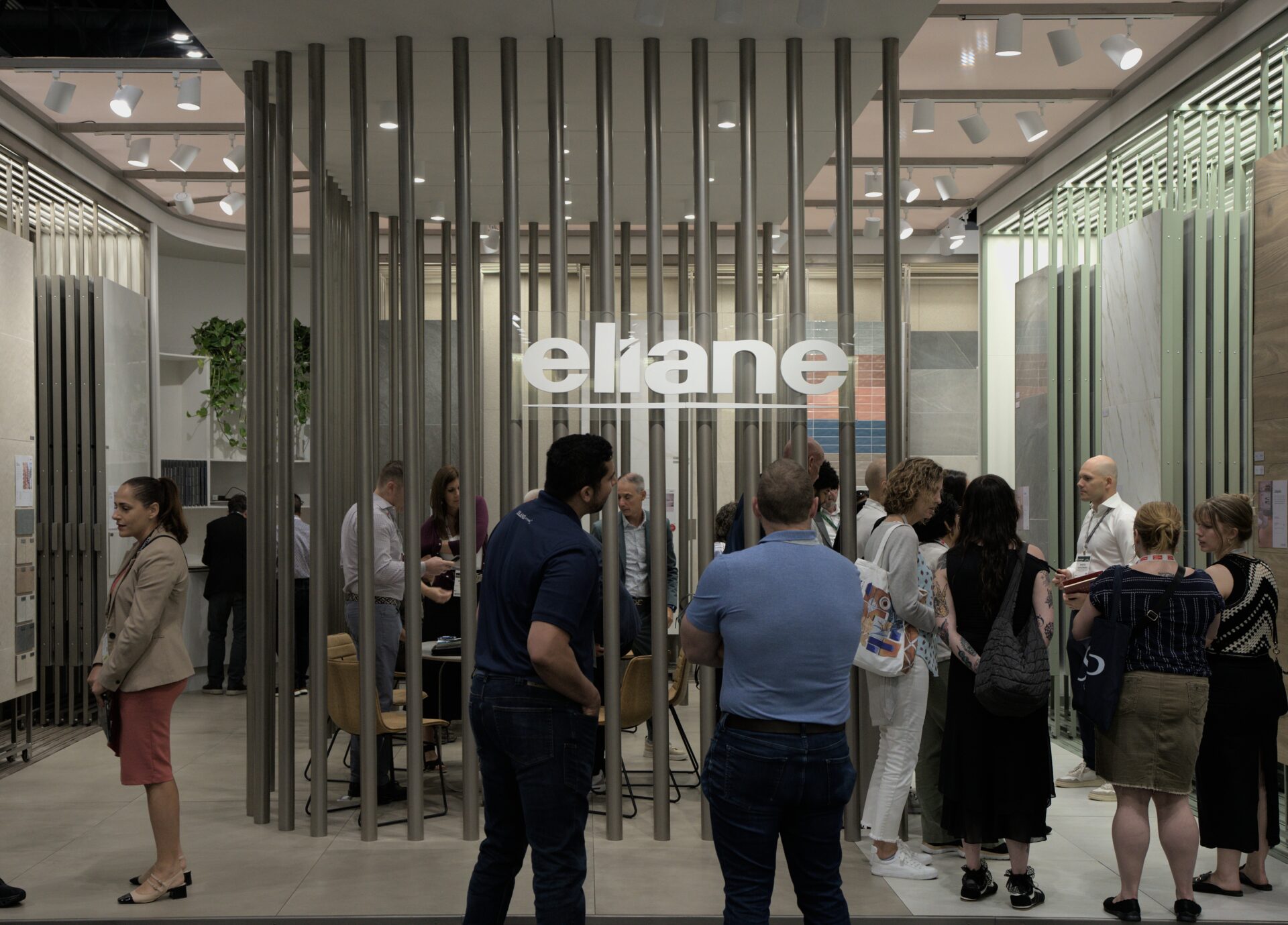 Eliane apresenta a coleção Horizontes na Coverings 2025
