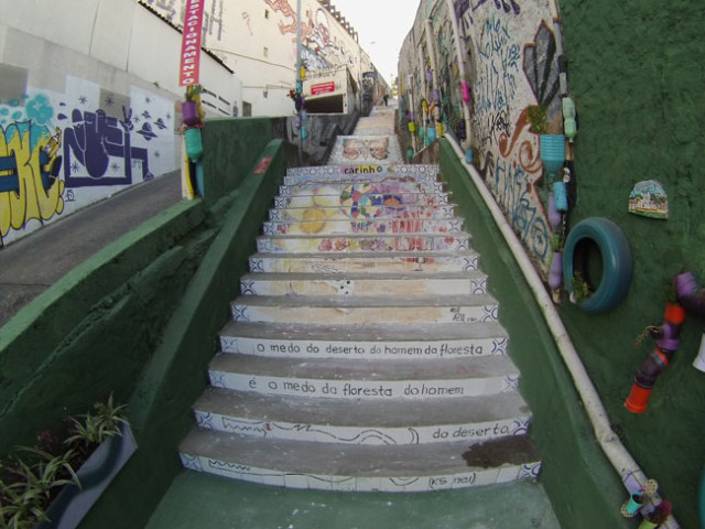 6 projeto revitaliza escadaria com azulejos