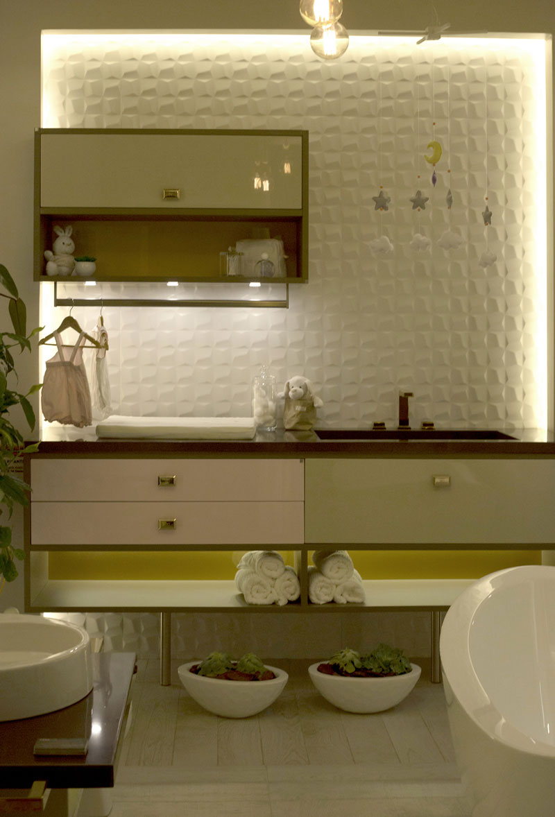 7-banheiro infantil com revestimento 3d bethania-carpinelli-anlejandra-barrios-natalia-carpinelli-cubic-white-ac-45x90cm