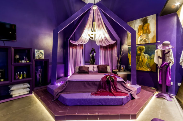 9 Sala de Los Sentidos - Arquiteta Katherine Jordán - Dormitório - porcelanato Minimum Chumbo PO 60x60 - subway tile Metrô Plum 10x20