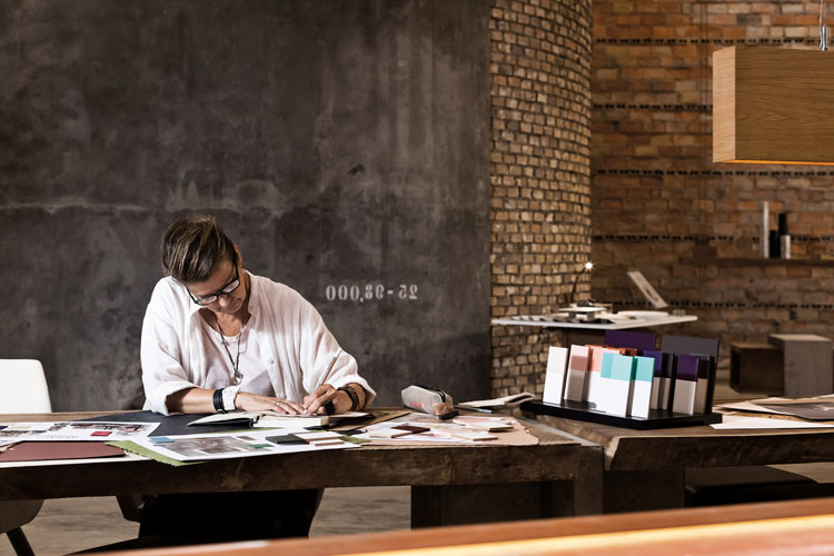 Cláudia Silvestre, proprietária da Formus Movelaria, fala sobre o papel da casa para a Emag Eliane