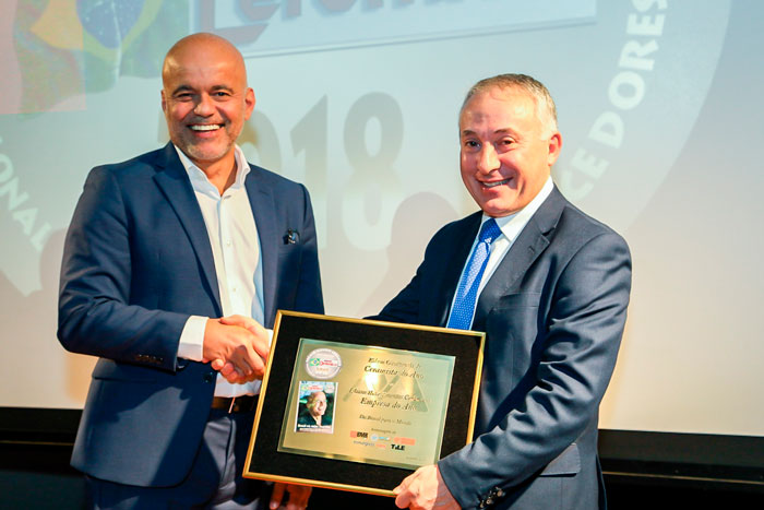 Edson Gaidzinski, Jr conquista o Prêmio Mundo Cerâmico 2018