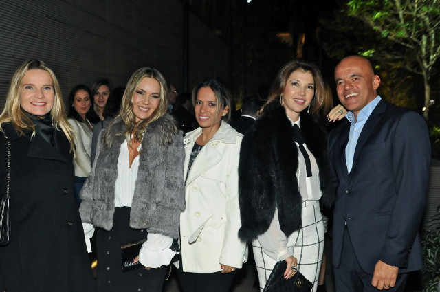 SANDRA SEUER, GISELLE ZANATTA, LIVIA BRITO COM SARAH E EDSON GADZINSKI