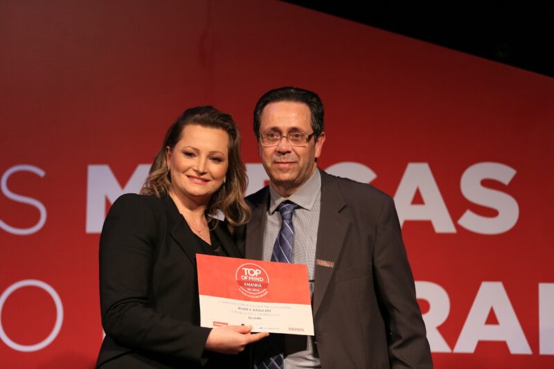 Eliane recebe o prêmio Top Of Mind RS