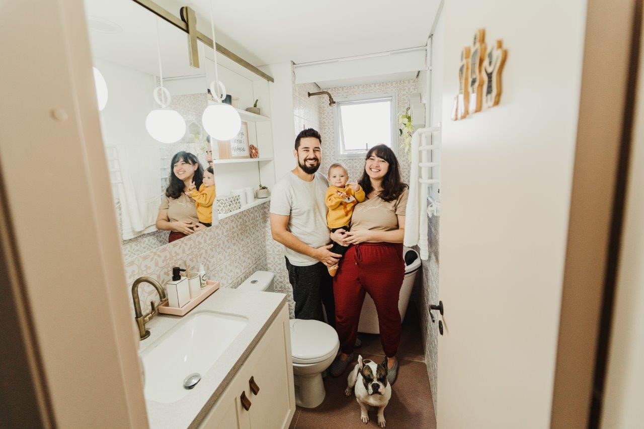 Cami e Pablo do apto.21 reformam banheiro vintage