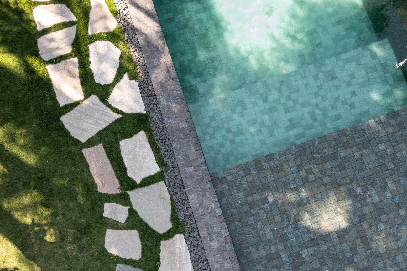 Piscina da influenciadora Júlia Faria com Eliane Revestimentos