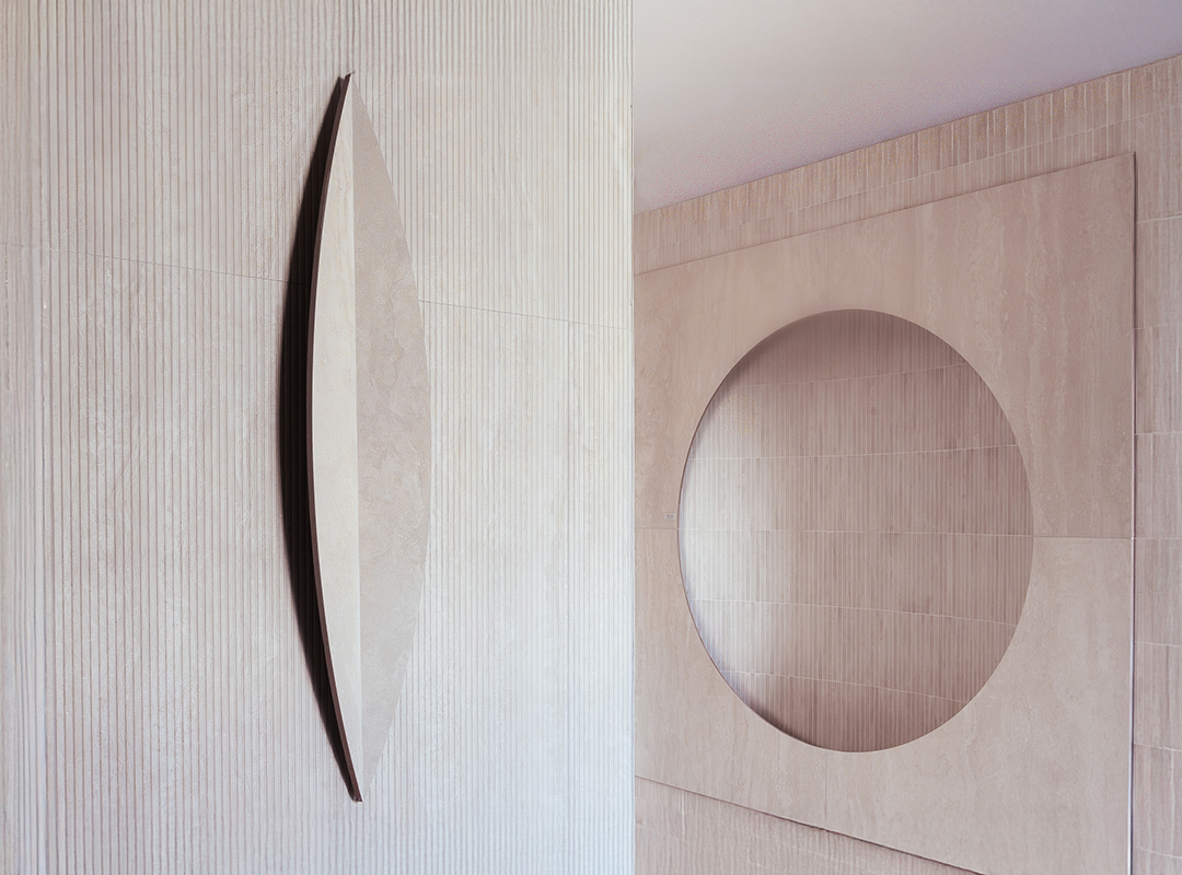 Palatino: travertino atemporal para projetos que permanecem